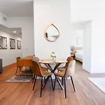 The Hollywood Highline 2 Bed Apt With Free Parking In Hollywood